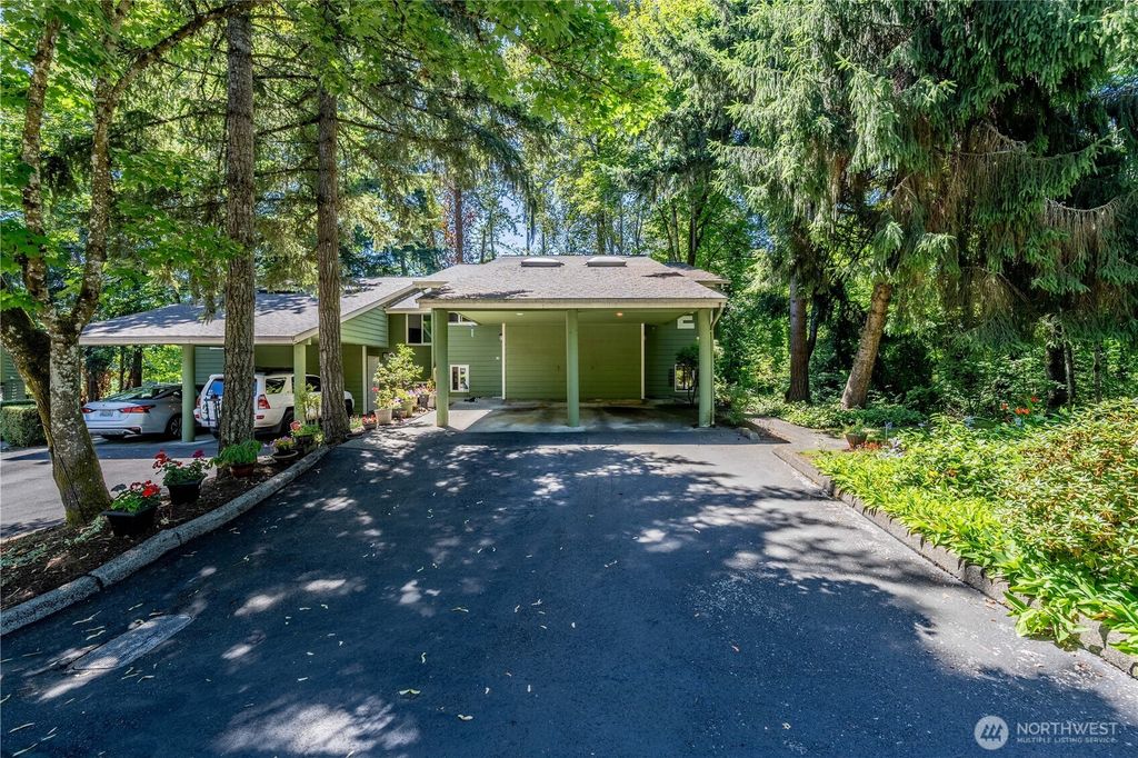 Photo of 13219 SE 256th St #E3, Kent, WA 98042 (MLS # 2409383)