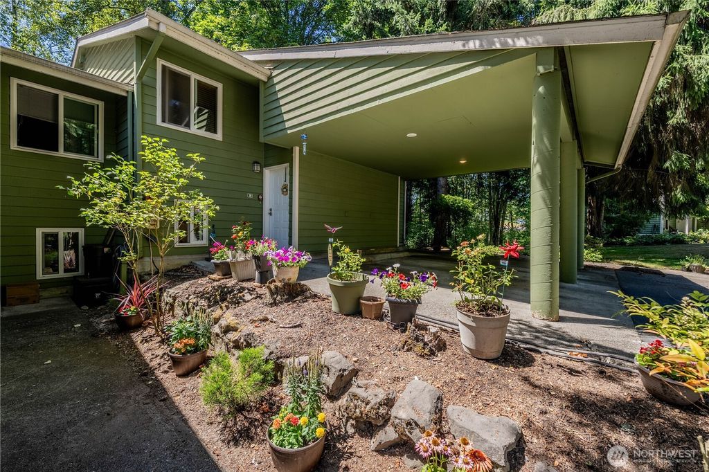 Photo of 13219 SE 256th St #E3, Kent, WA 98042 (MLS # 2409383)
