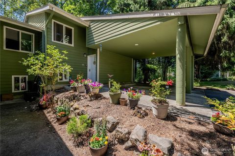 Photo of 13219 SE 256th St #E3, Kent, WA 98042 (MLS # 2409383) Photo of 13219 SE 256th St #E3, Kent, WA 98042 (MLS # 2409383)