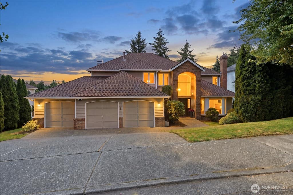 Photo of 6531 154th Place SE, Bellevue, WA 98006 (MLS # 2573661)