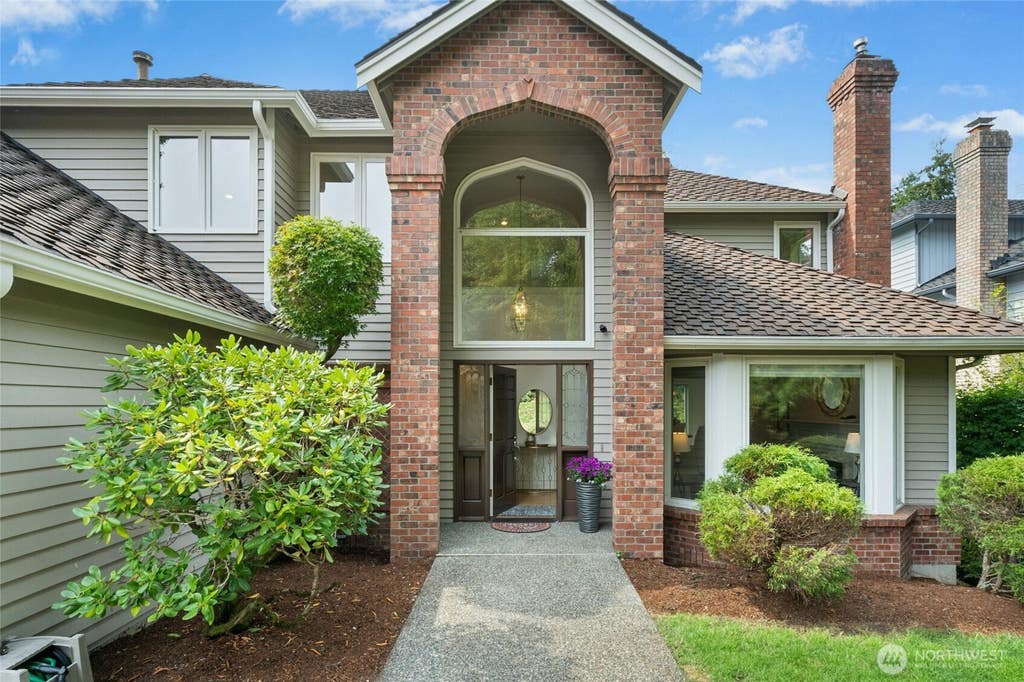 Photo of 6531 154th Place SE, Bellevue, WA 98006 (MLS # 2573661)