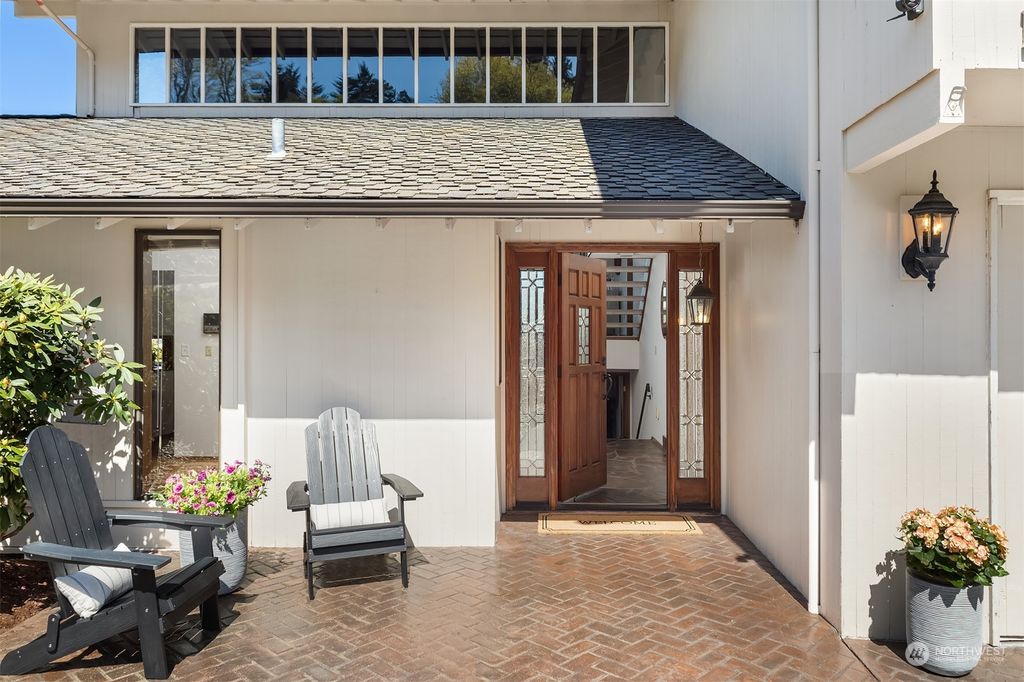 Photo of 14816 SE 51st Street, Bellevue, WA 98006 (MLS # 2225317)