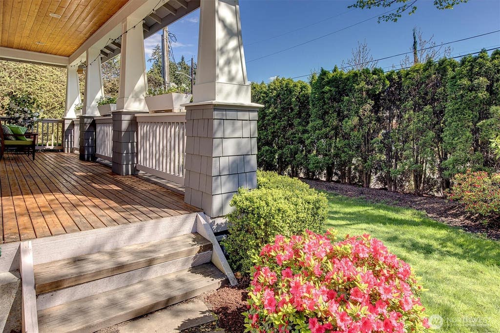 Photo of 412 15th Avenue, Kirkland, WA 98033 (MLS # 2555045)