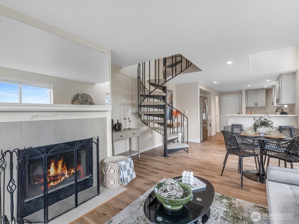 Photo of 903 N 130th Street #301, Seattle, WA 98133 (MLS # 2377382)