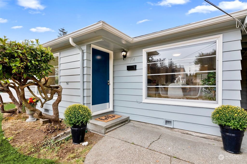 Photo of 714 47th Street SE, Everett, WA 98203 (MLS # 2154482)
