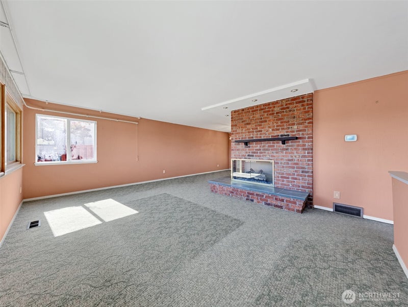 455 Seneca Avenue NW