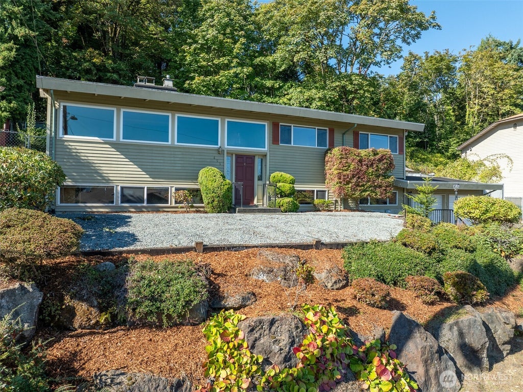 Photo of 455 Seneca Avenue NW, Renton, WA 98057 (MLS # 2594119)