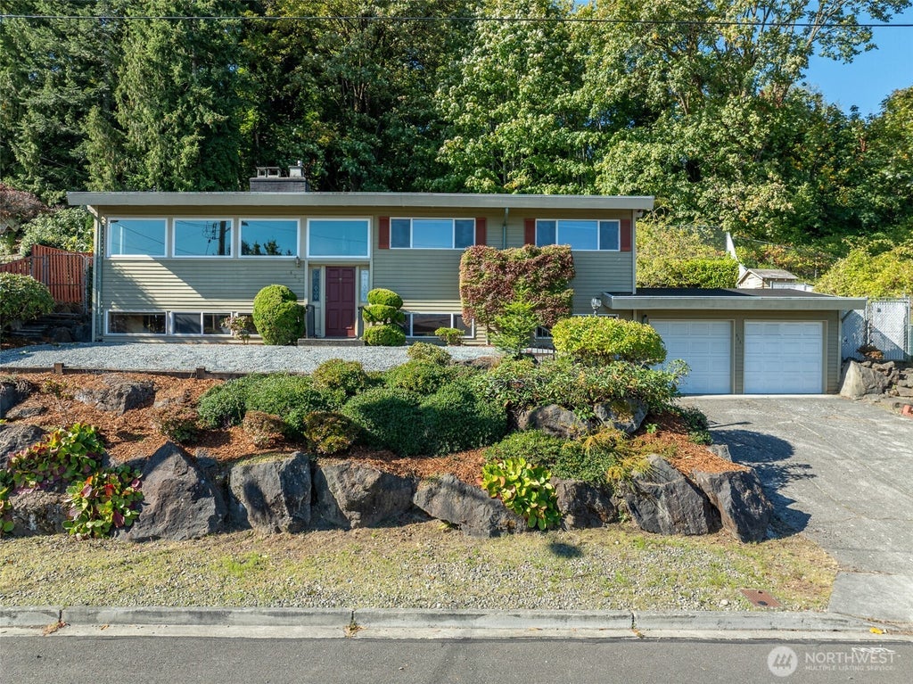 Photo of 455 Seneca Avenue NW, Renton, WA 98057 (MLS # 2594119)