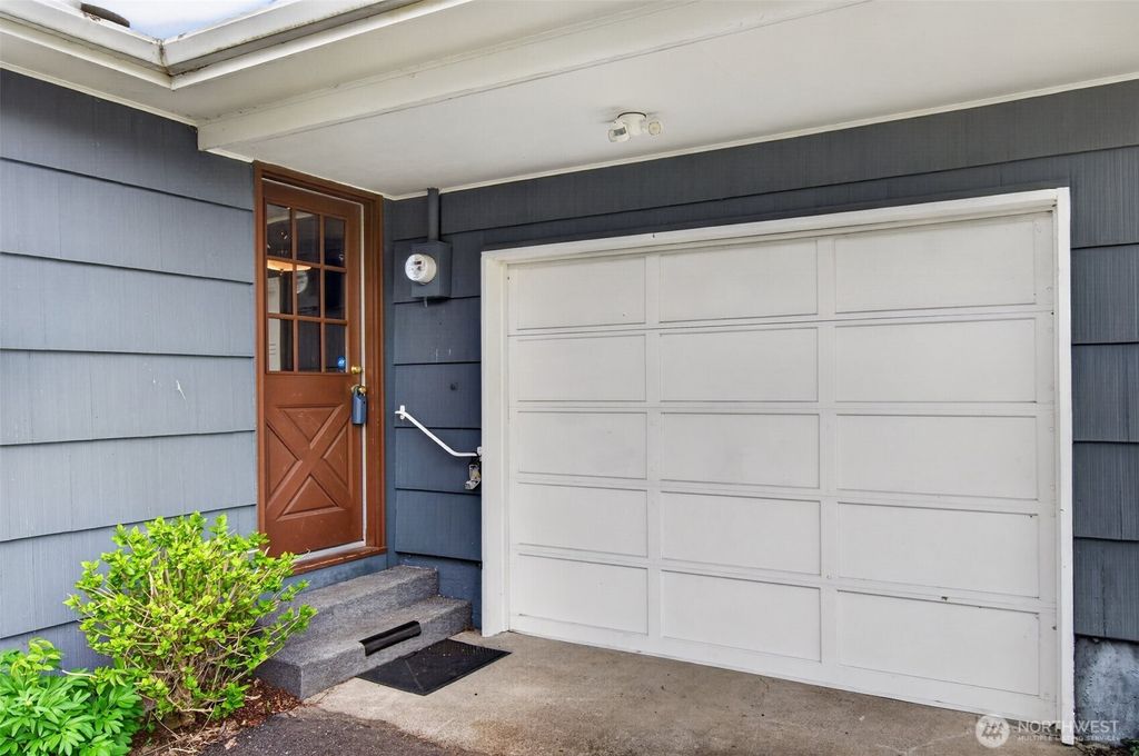 Photo of 2 Pacific Place, Longview, WA 98632 (MLS # 2514782)