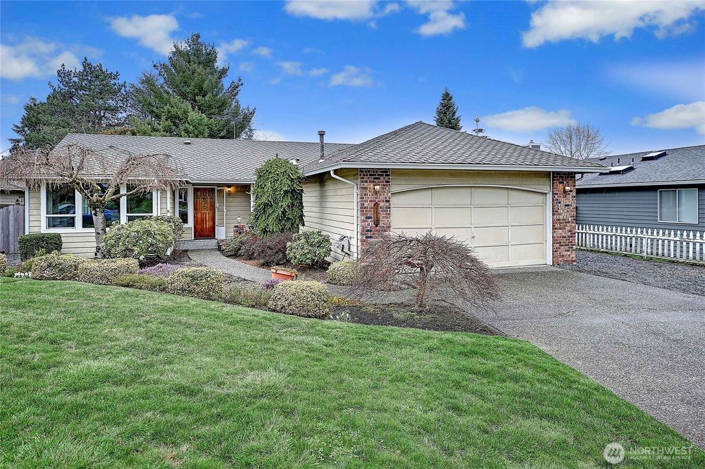 Photo of 6639 69th Drive NE, Marysville, WA 98270 (MLS # 2346894)