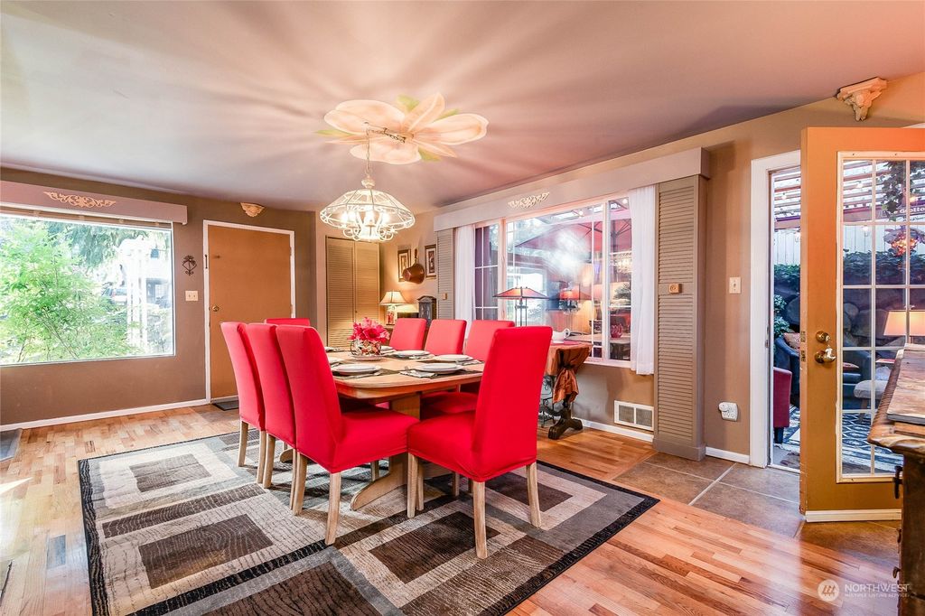 Photo of 7346 NE 140th Place, Kirkland, WA 98034 (MLS # 2017686)