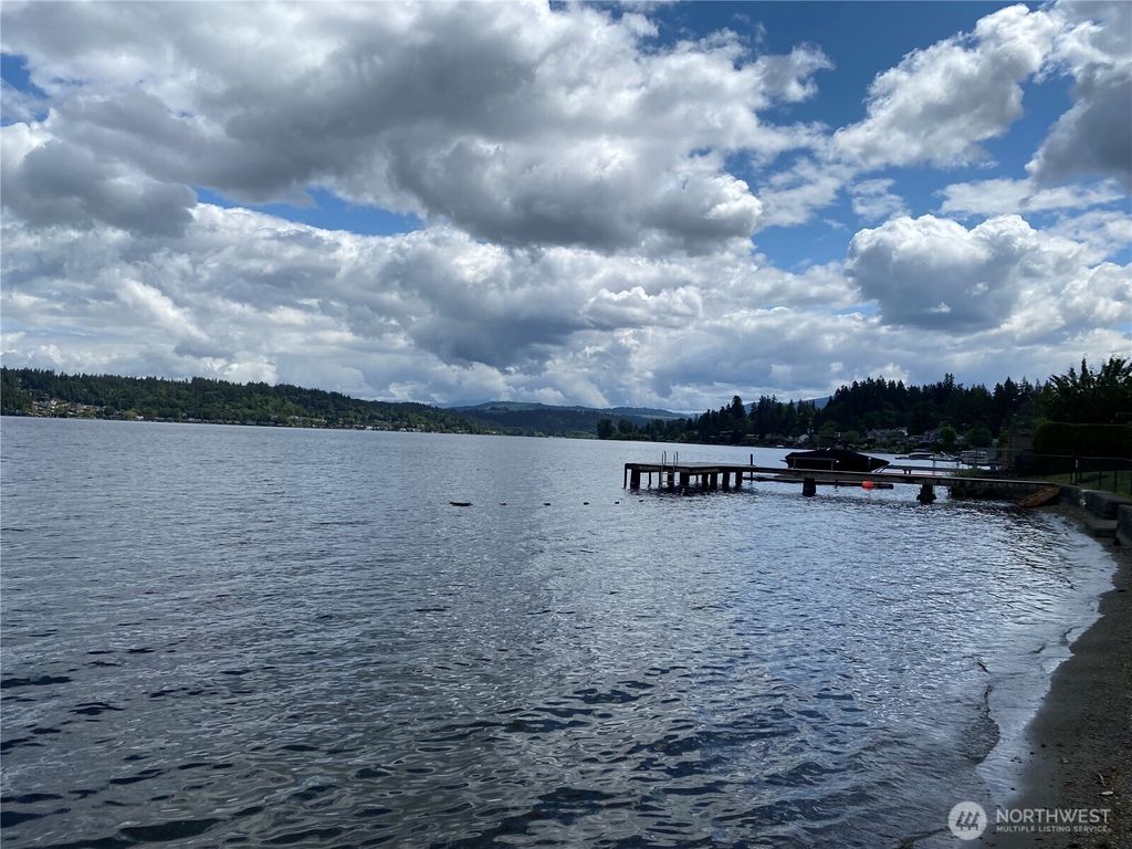 listing image 9366115418080812487