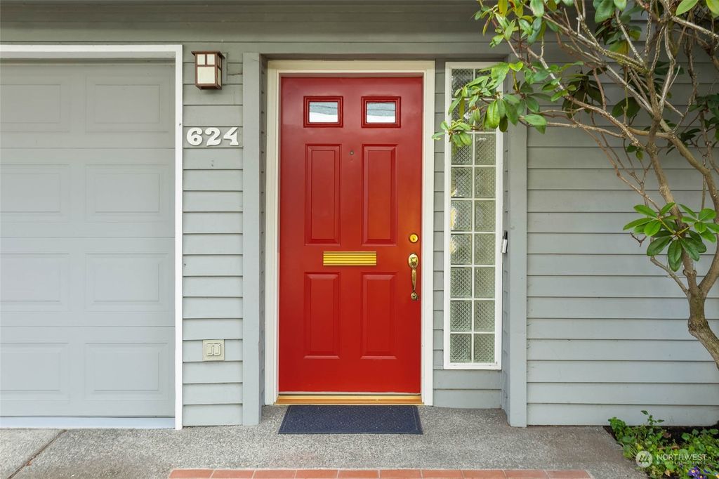 Photo of 624 Lake Washington Boulevard E, Seattle, WA 98112 (MLS # 2044419)