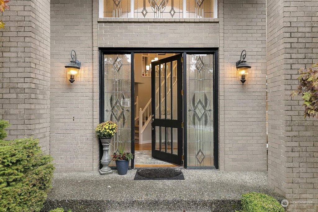 Photo of 6124 155th Place SE, Bellevue, WA 98006 (MLS # 2017283)