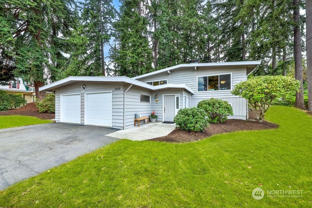 Photo of 3915 153rd Avenue SE, Bellevue, WA 98006 (MLS # 2155106)