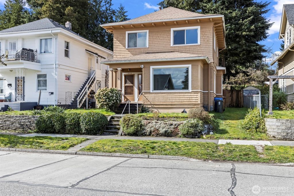 Photo of 1014 and 1014 1/2 So. Lawrence Street, Tacoma, WA 98405 (MLS # 2496794)