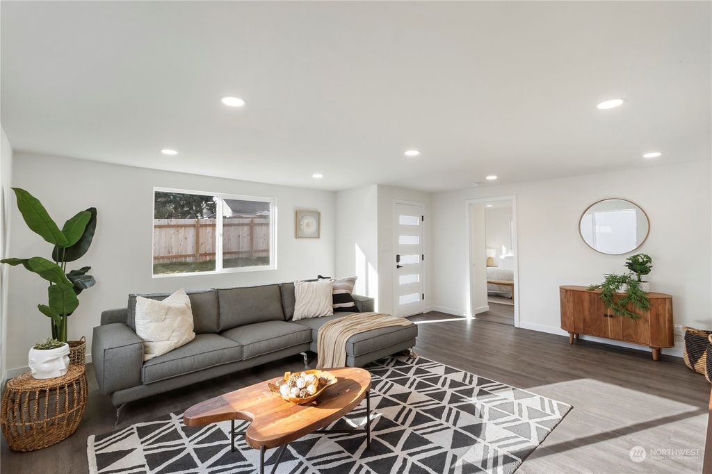 Photo of 15514 Midvale Avenue N, Shoreline, WA 98133 (MLS # 2197074)