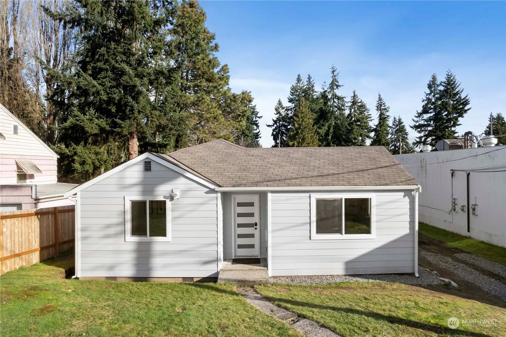 Photo of 15514 Midvale Avenue N, Shoreline, WA 98133 (MLS # 2197074)