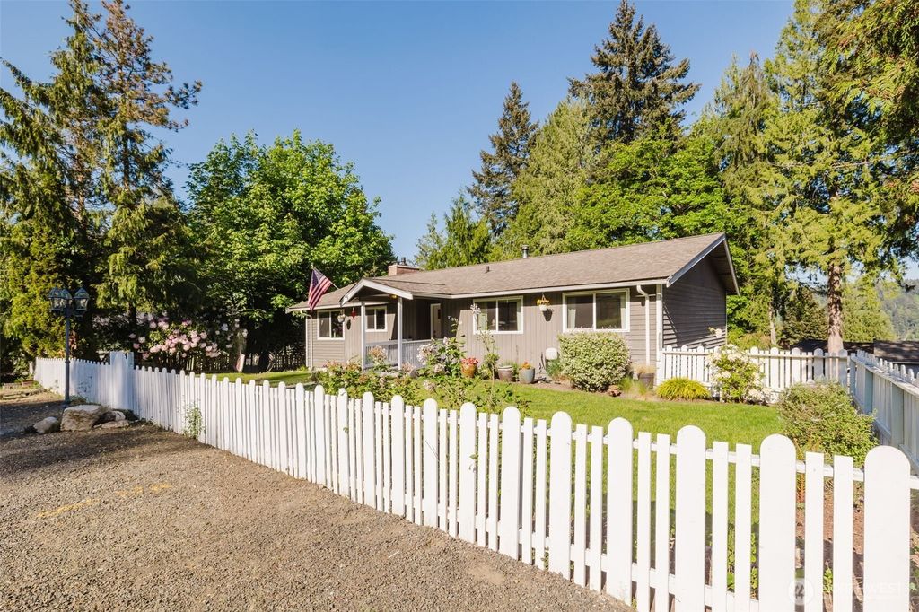 Photo of 7530 Navajo Trail NE, Bremerton, WA 98311 (MLS # 2518534)