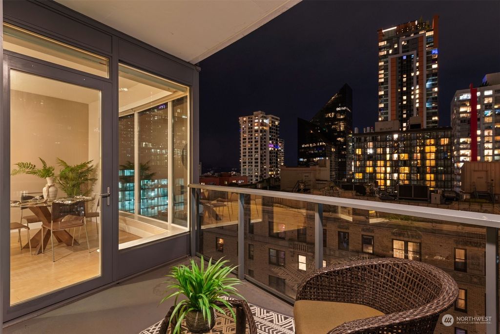 Photo of 1920 4th Avenue #1012, Seattle, WA 98101 (MLS # 2306087)