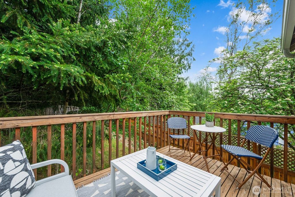 Photo of 4035 NE 110th Street, Seattle, WA 98125 (MLS # 2520524)