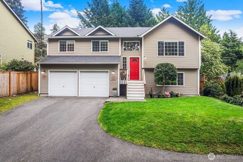 Photo of 4035 NE 110th Street, Seattle, WA 98125 (MLS # 2520524)