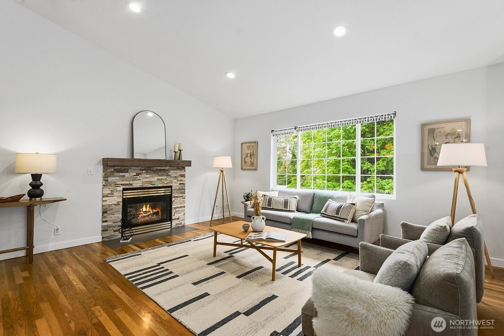 Photo of 4035 NE 110th Street, Seattle, WA 98125 (MLS # 2520524)