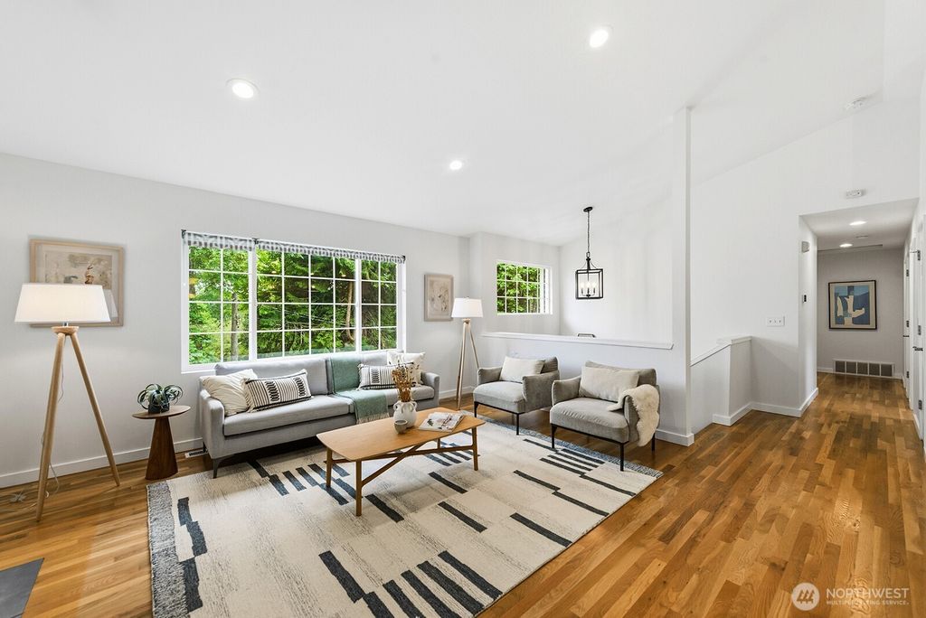 Photo of 4035 NE 110th Street, Seattle, WA 98125 (MLS # 2520524)