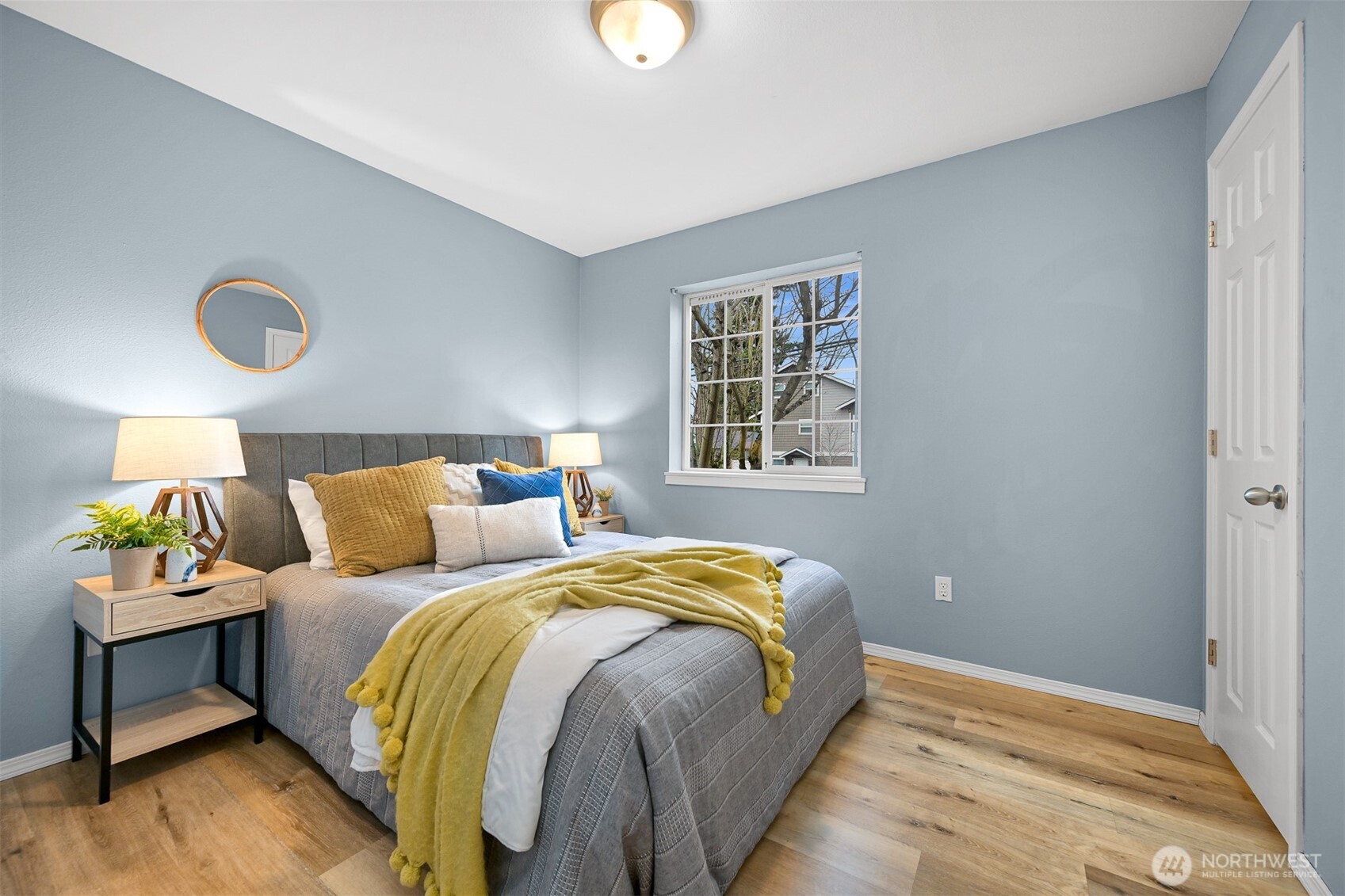 2709 W Maplewood Avenue 201