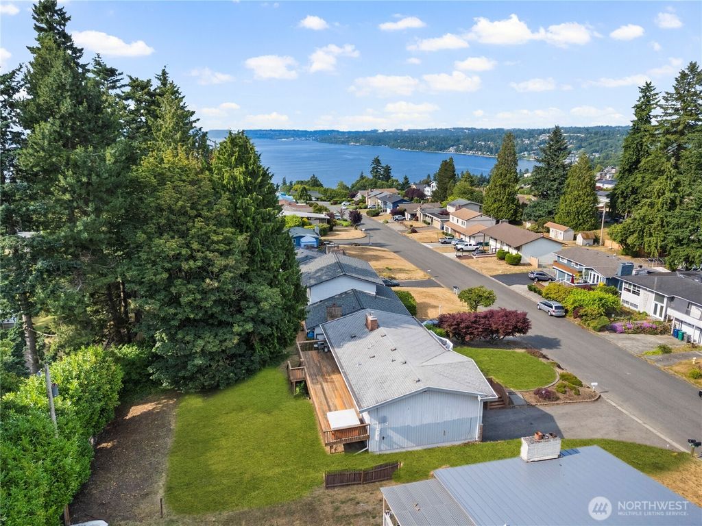 Photo of 29929 4th Avenue SW, Federal Way, WA 98023 (MLS # 2408494)
