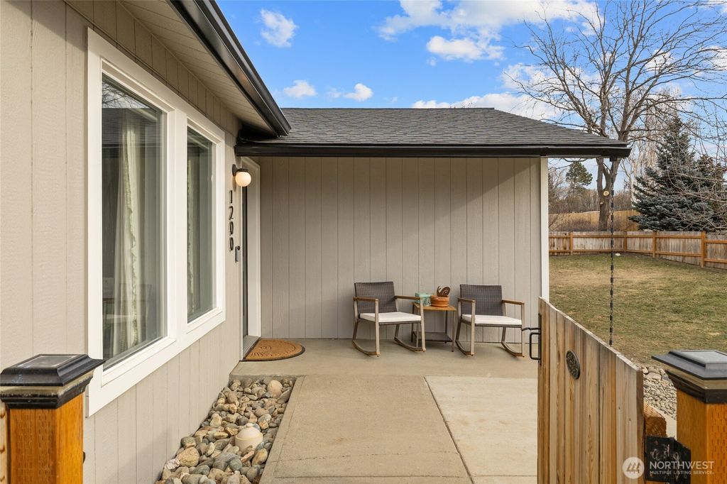 Photo of 1200 N Cora Street, Ellensburg, WA 98926 (MLS # 2474964)