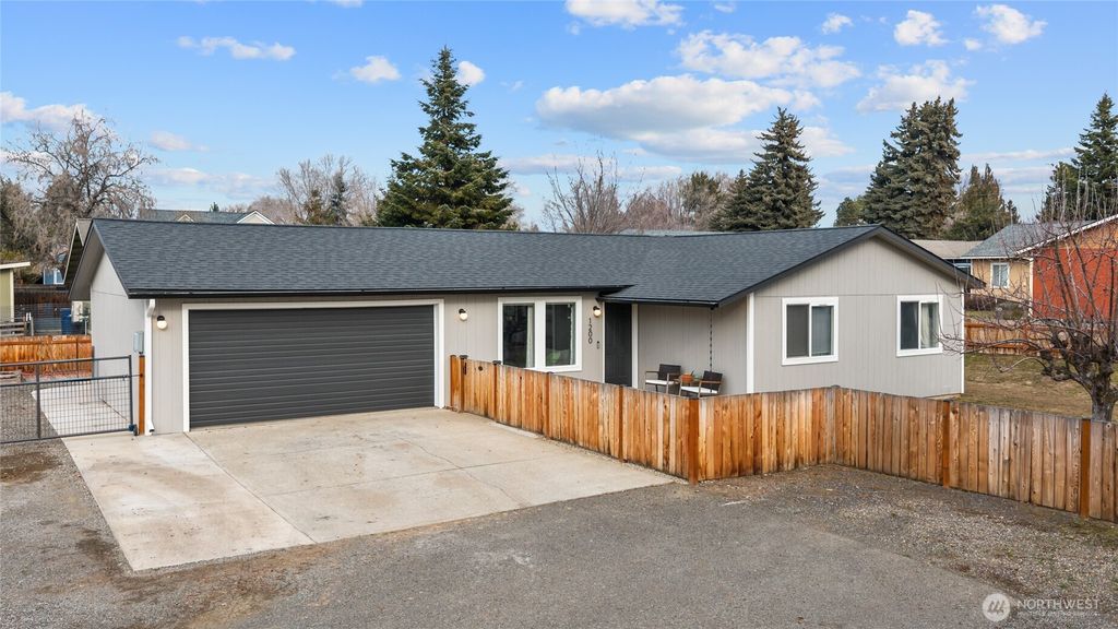 Photo of 1200 N Cora Street, Ellensburg, WA 98926 (MLS # 2474964)