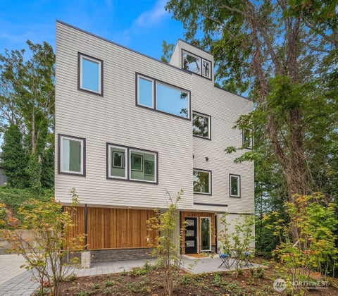 Photo of 534 W Barrett Street, Seattle, WA 98119 (MLS # 2588956)
