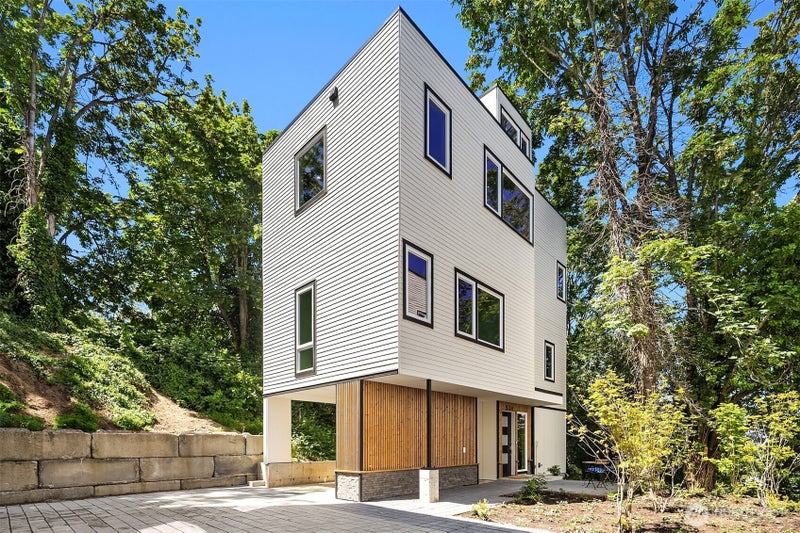 534 W Barrett Street