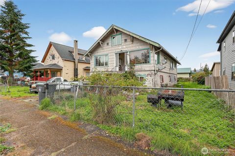 Photo of 407 O Street, Hoquiam, WA 98550 (MLS # 2452813)