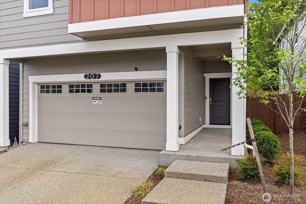 Photo of 207 17th Drive, Snohomish, WA 98290 (MLS # 2514410)
