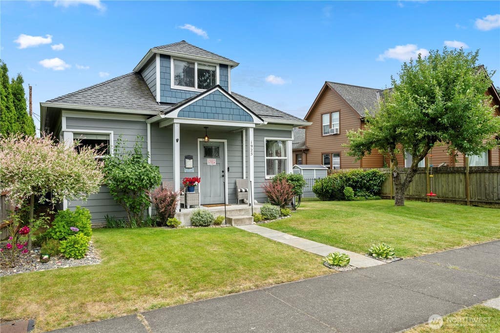 Photo of 1925 Rainier Avenue, Everett, WA 98201 (MLS # 2539441)