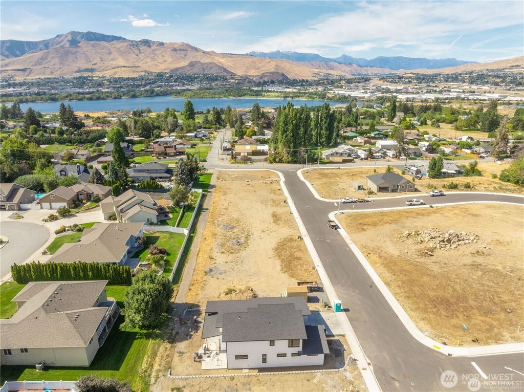 Photo of 106 Chadwick (Lot 9) Street NW, East Wenatchee, WA 98802 (MLS # 2509619)