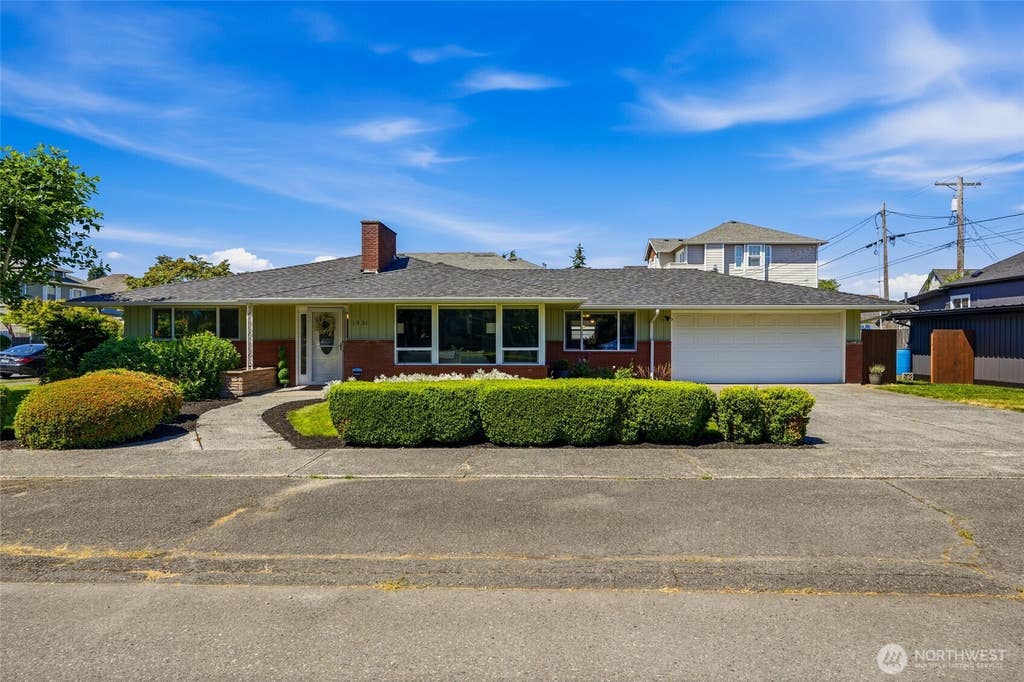 Photo of 1931 Hoyt Avenue, Everett, WA 98201 (MLS # 2540482)