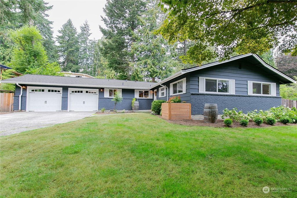 Photo of 455 Mt Jupiter Drive SW, Issaquah, WA 98027 (MLS # 1996671)