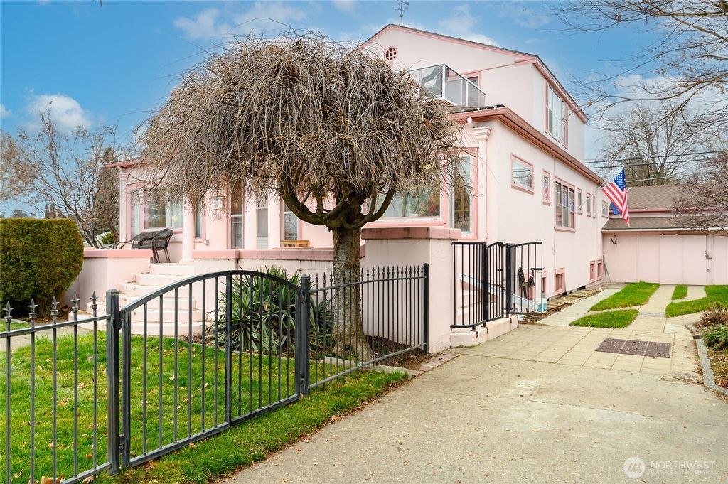 Photo of 226 S 16th Avenue, Yakima, WA 98902 (MLS # 2493179)