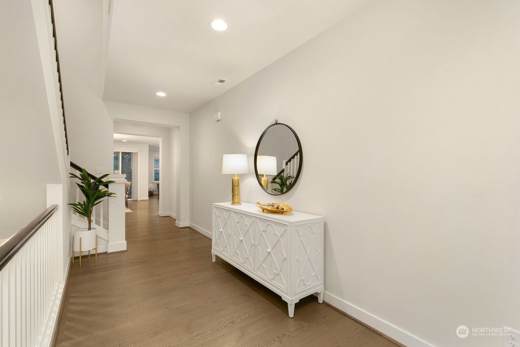 Photo of 1025 Pine Crest Circle NE, Issaquah, WA 98029 (MLS # 2183721)