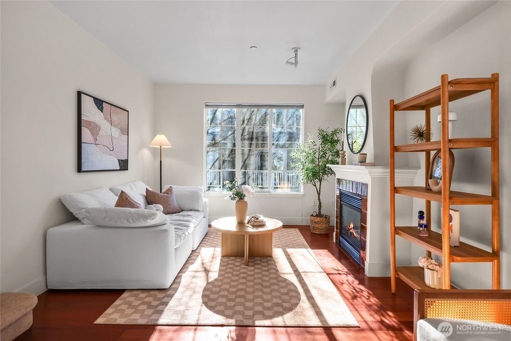 Photo of 18258 NE 96th Way #101, Redmond, WA 98052 (MLS # 2471013)