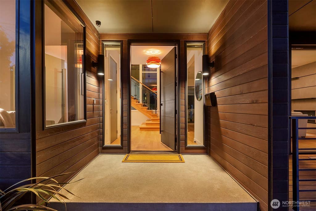 Photo of 2524 30th Avenue W, Seattle, WA 98199 (MLS # 2565440)