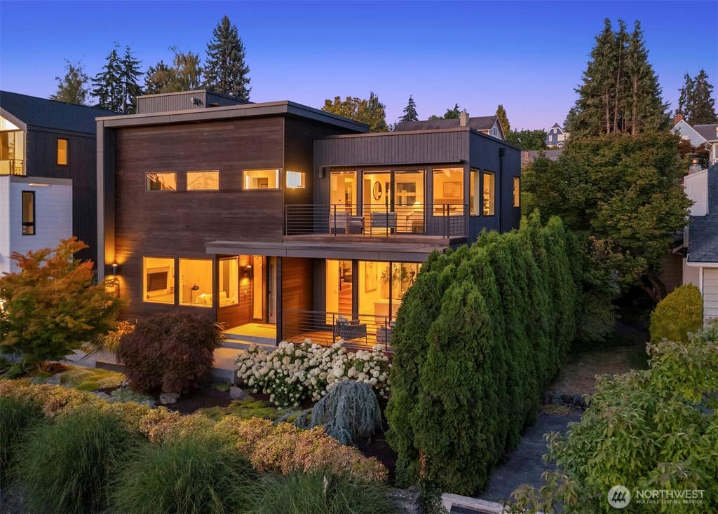 Photo of 2524 30th Avenue W, Seattle, WA 98199 (MLS # 2565440)