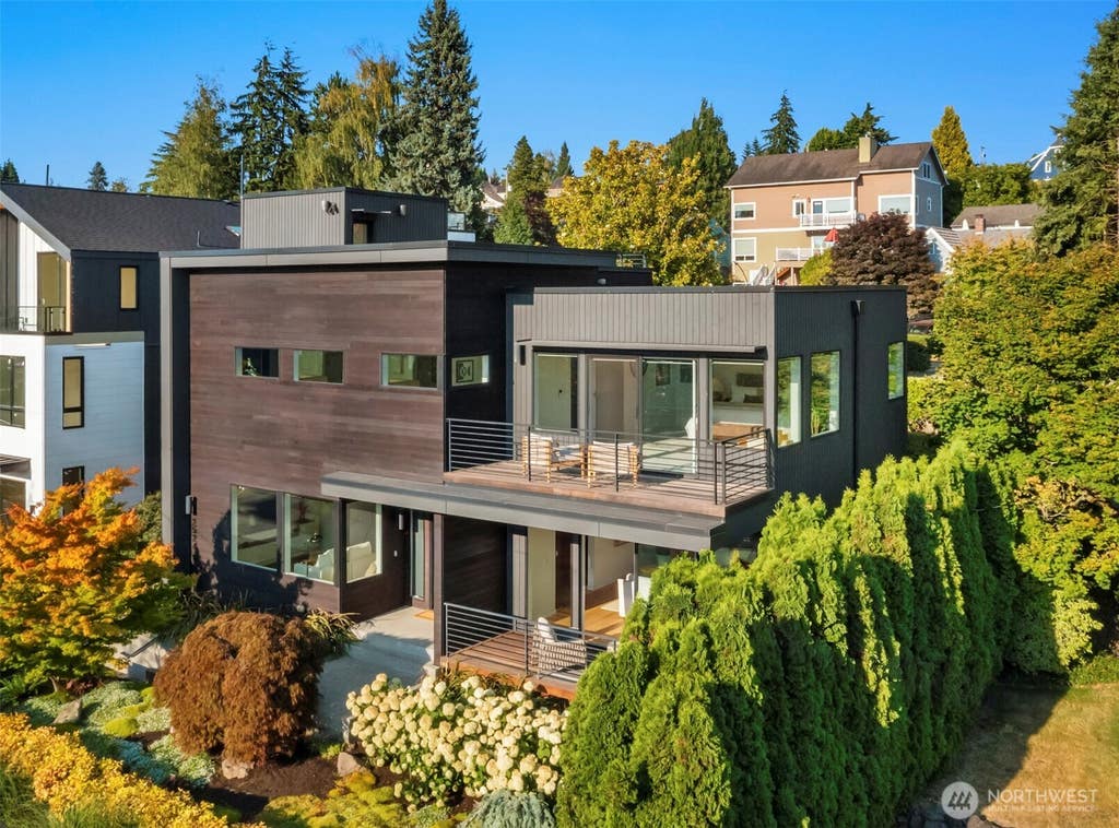 Photo of 2524 30th Avenue W, Seattle, WA 98199 (MLS # 2565440)