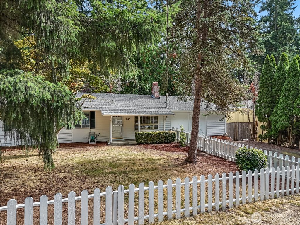 Photo of 936 NE 207th Place Pl NE, Sammamish, WA 98074 (MLS # 2438189)