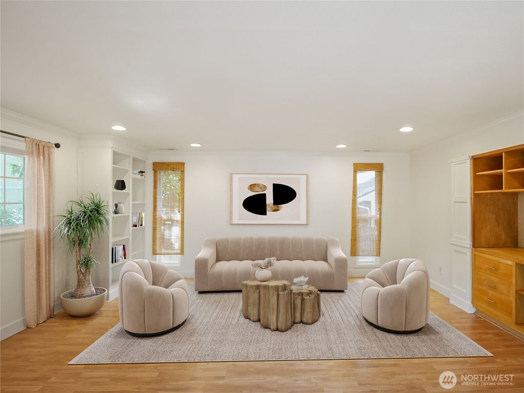 Photo of 936 NE 207th Place Pl NE, Sammamish, WA 98074 (MLS # 2438189)