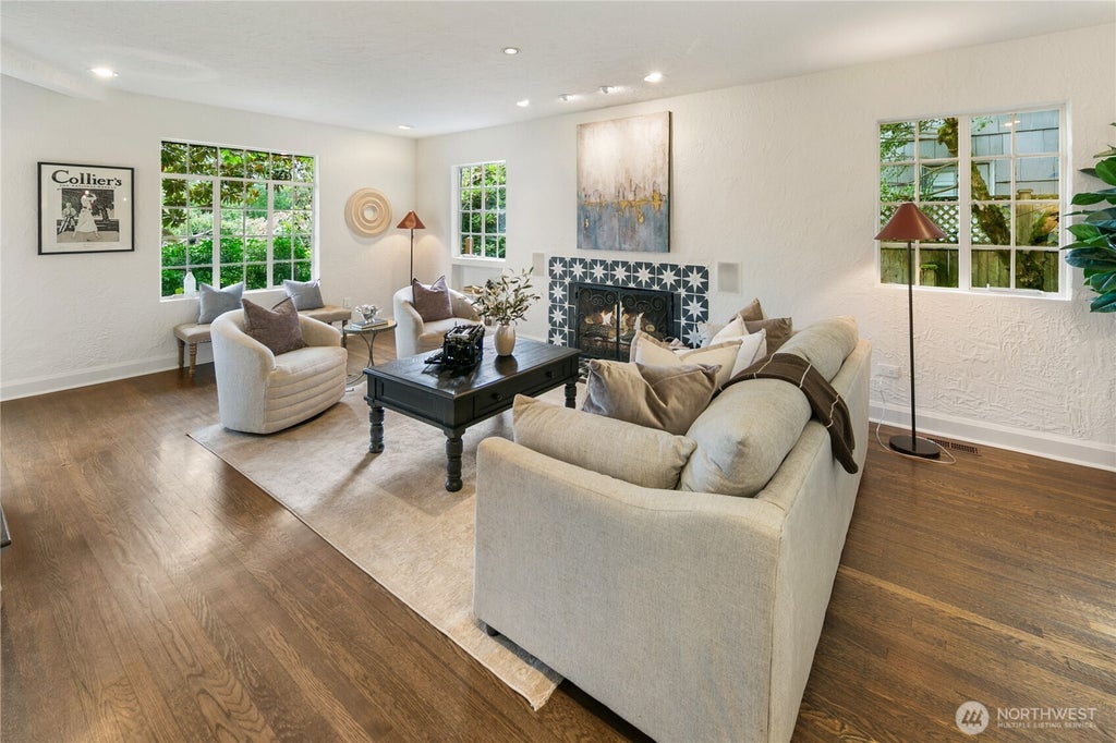 Photo of 529 McGilvra Boulevard E, Seattle, WA 98112 (MLS # 2582782)
