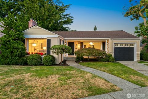 Photo of 3610 W Viewmont Way W, Seattle, WA 98199 (MLS # 2551196)